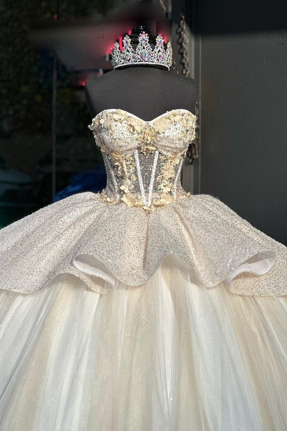 Sweetheart Princess Quinceanera Dress with Sparkly Apricot Sequin Applique on Tulle