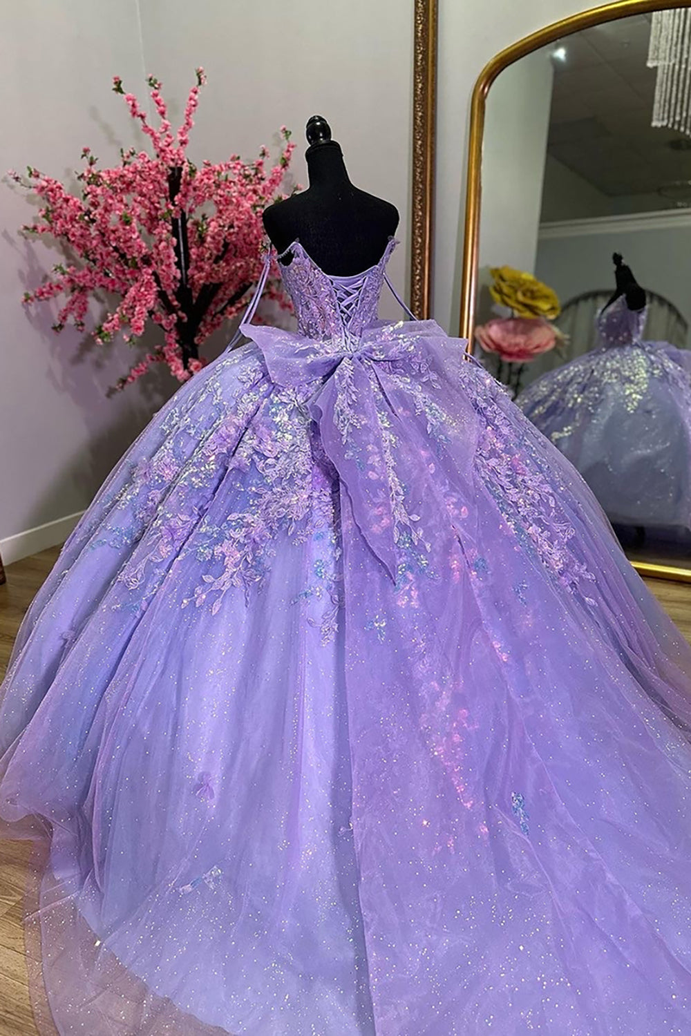 Princess Quinceanera Dress with Sparkly Lavender Spaghetti Straps and Appliques