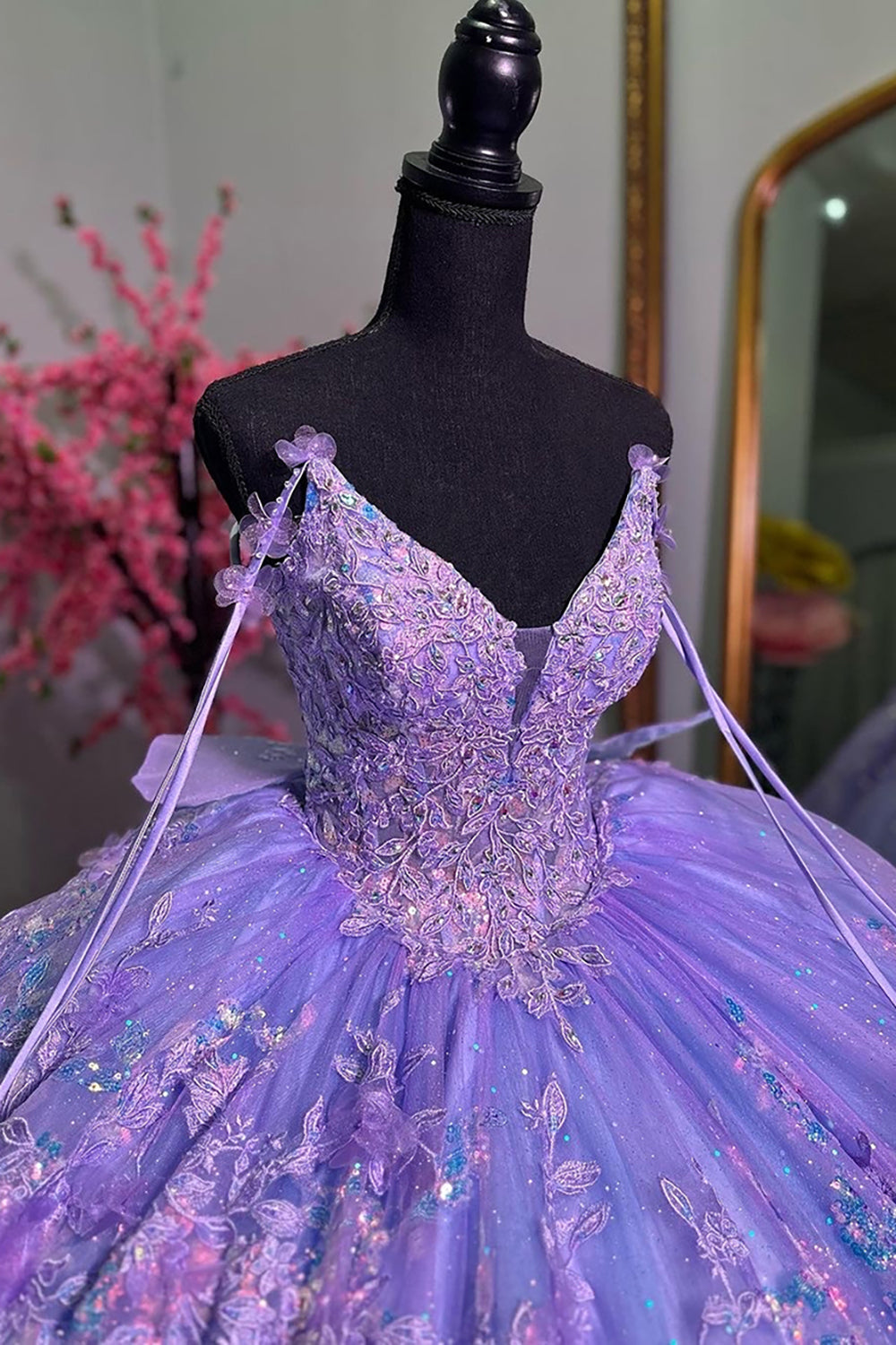 Princess Quinceanera Dress with Sparkly Lavender Spaghetti Straps and Appliques