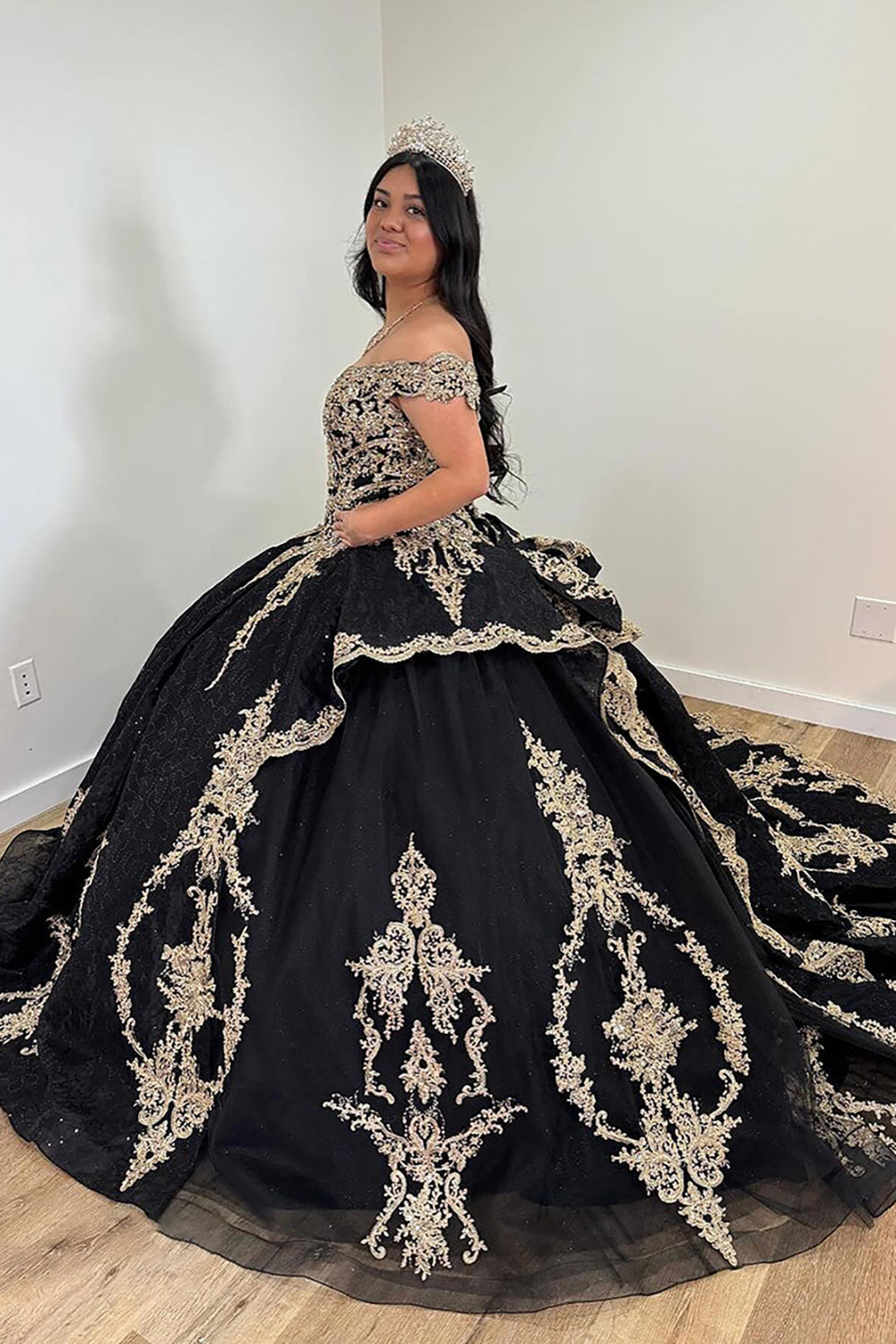 Off-the-Shoulder Black Golden Ball Gown with Sequin Appliques for Quinceanera
