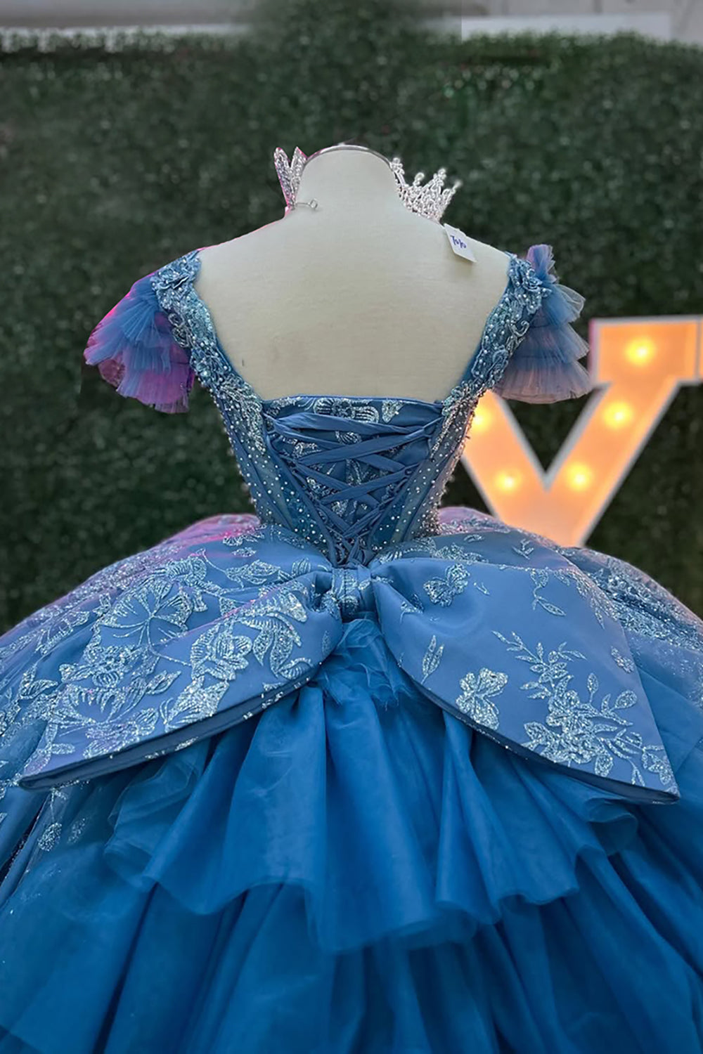 Princess Appliqued Quinceanera Dress in Grey Blue with V-Neck and Short Sleeves, Featuring a Train