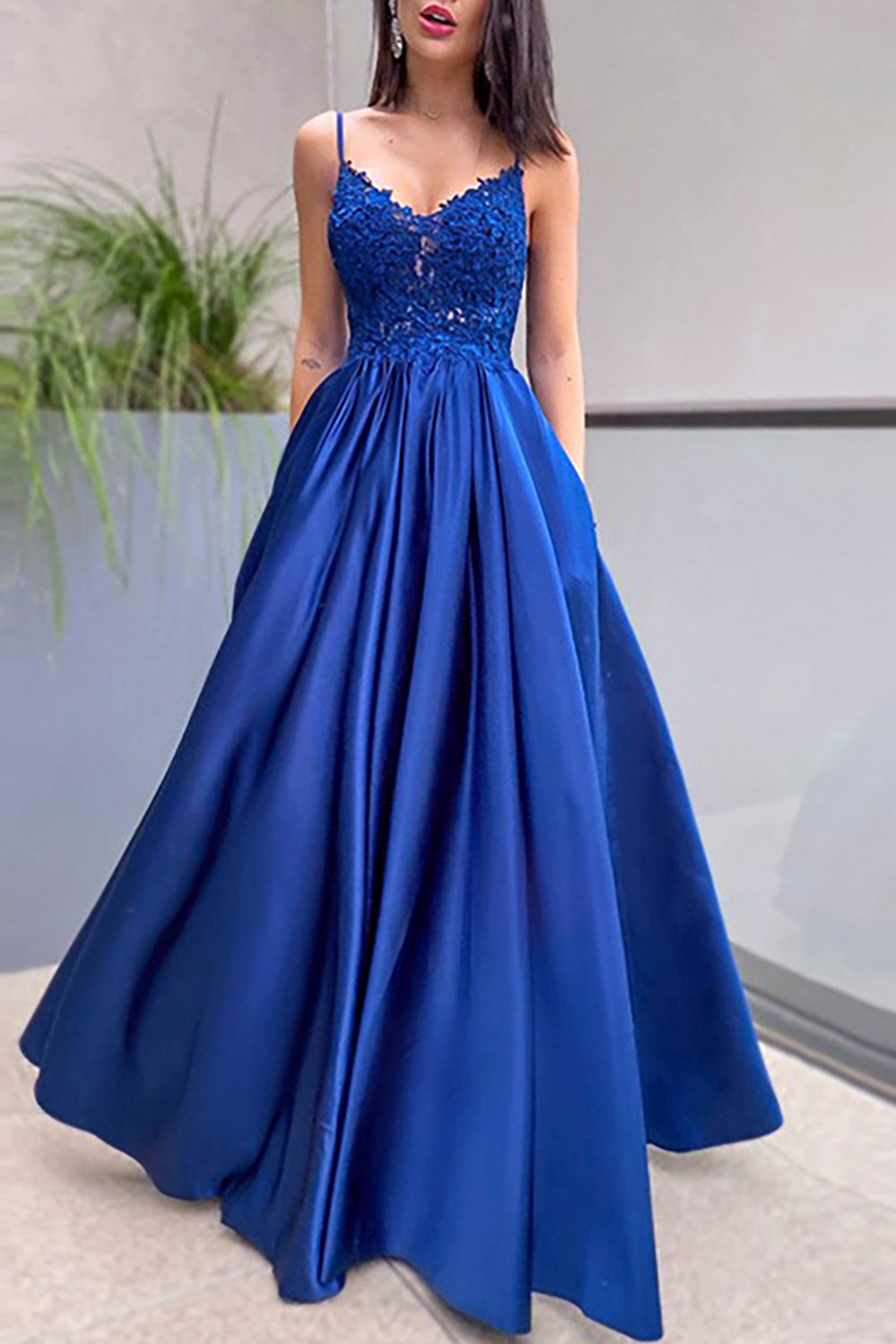 Elegant A-line Prom Dress in Royal Blue featuring a Slit