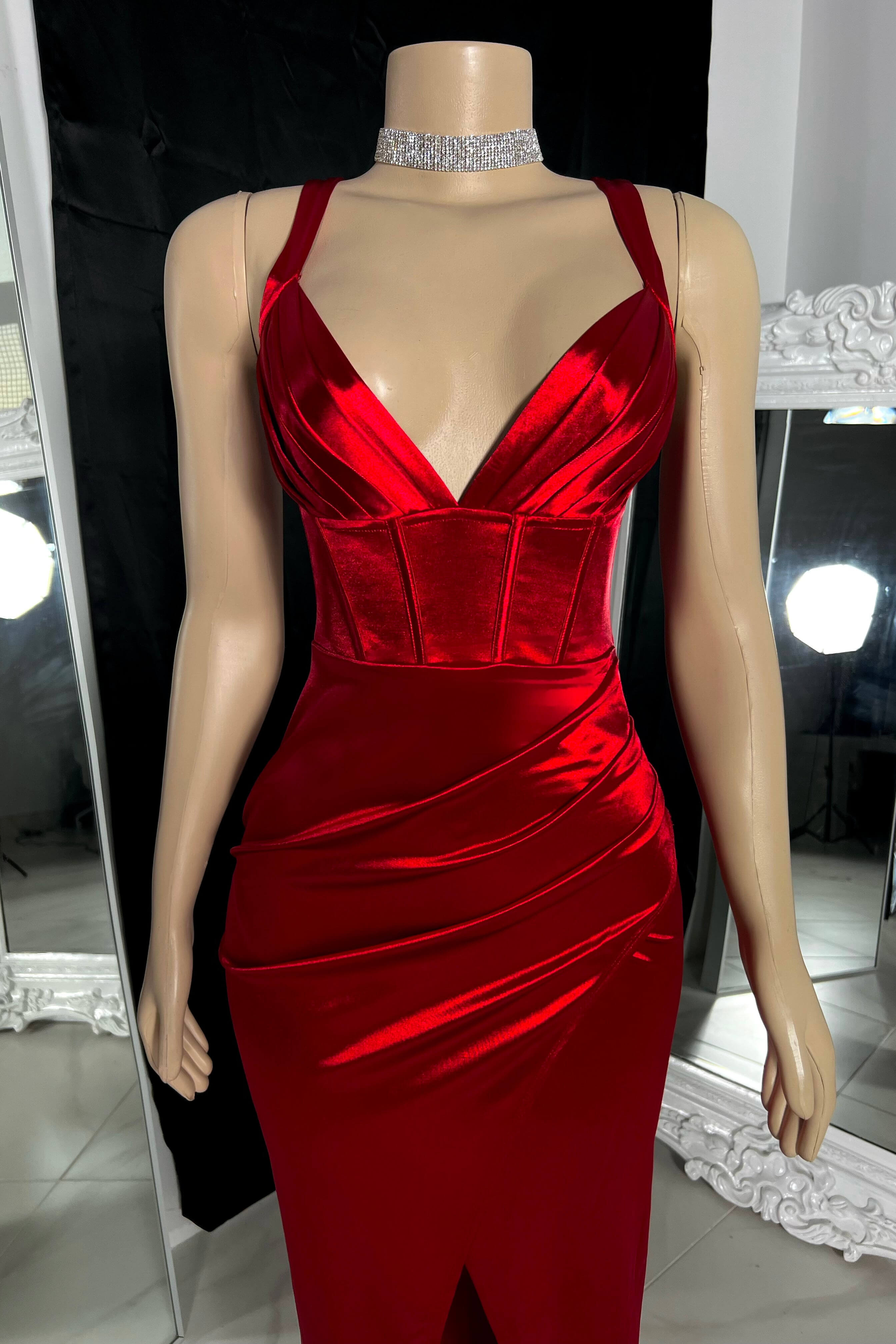 Red Sleeveless Charming Evening Dress With Split