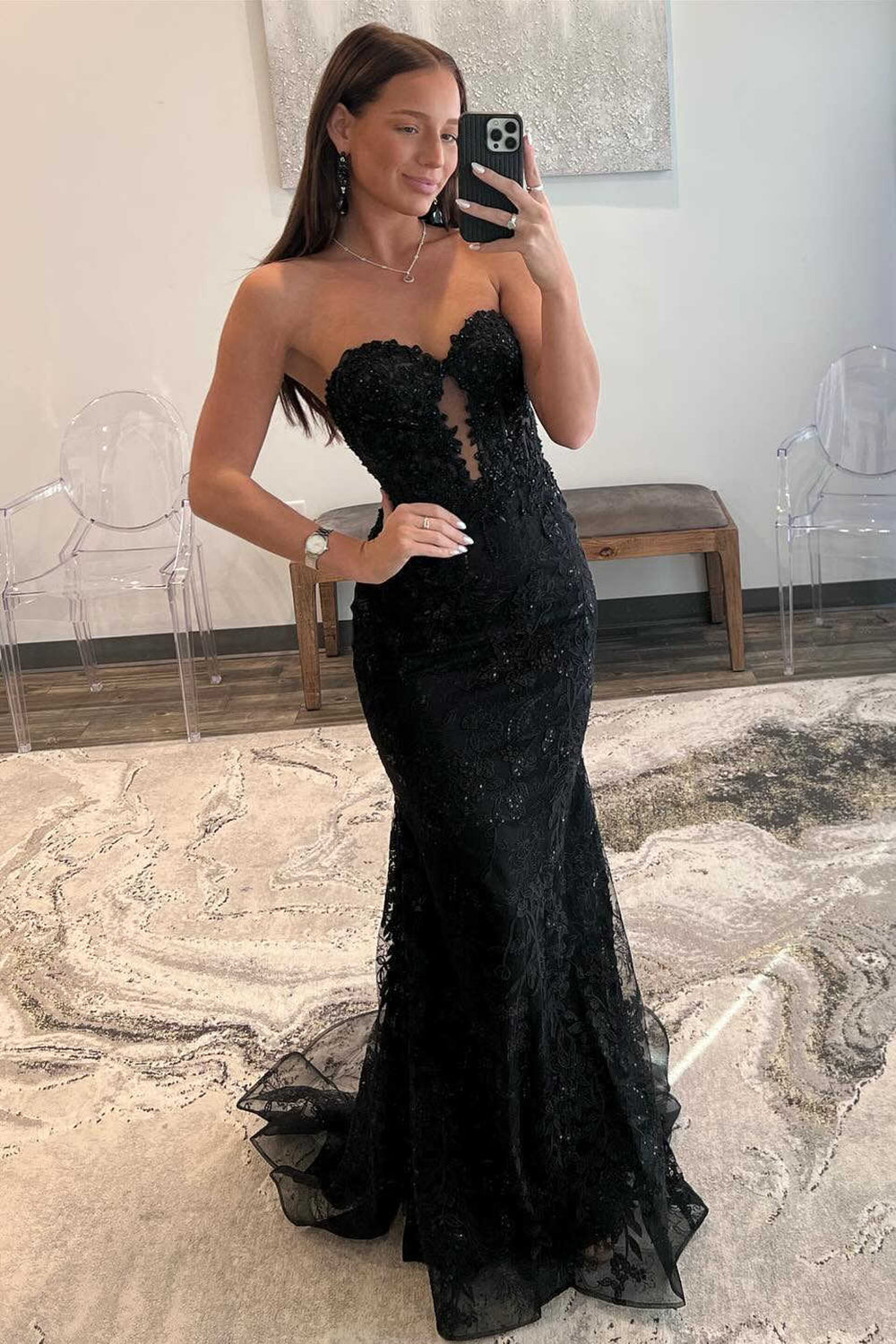 Elegant Black Mermaid Sweetheart Corset Prom Dress Featuring Appliques