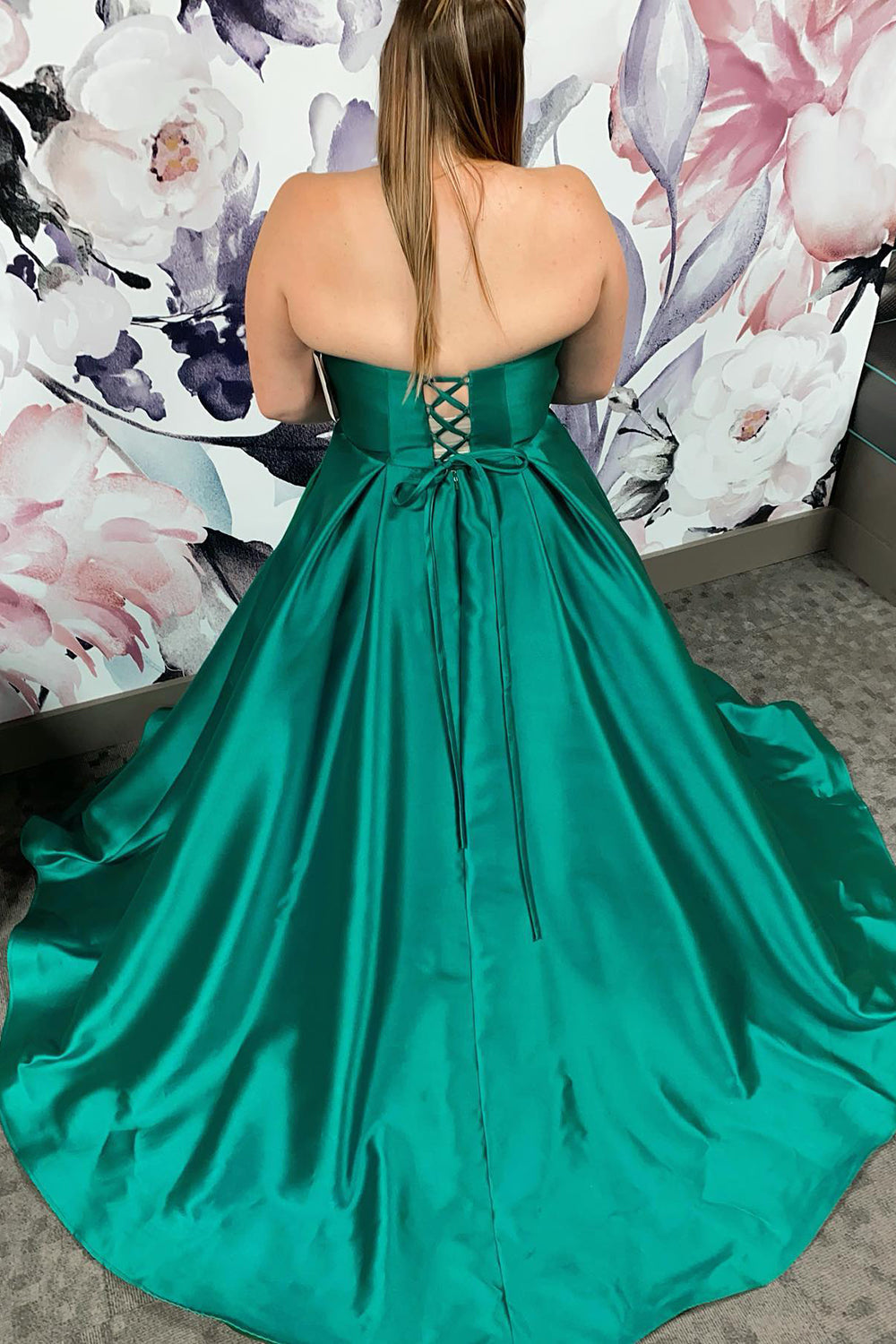 Long Green Plus-Size Prom Dress in A-Line Style