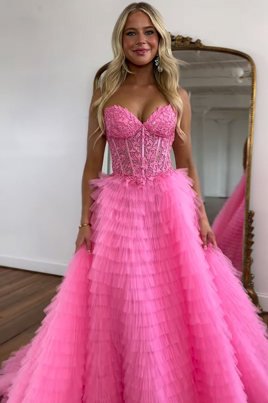 Elegant Pink Sweetheart Corset A-Line Prom Dress Featuring Appliques
