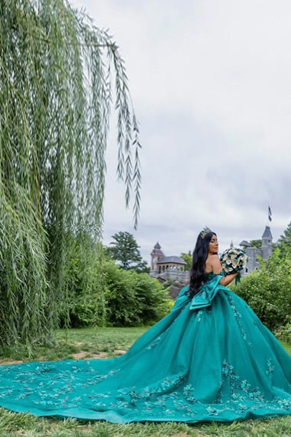 Off-the-Shoulder Peacock Green Ball Gown with Tulle Applique and Bow for Quinceanera