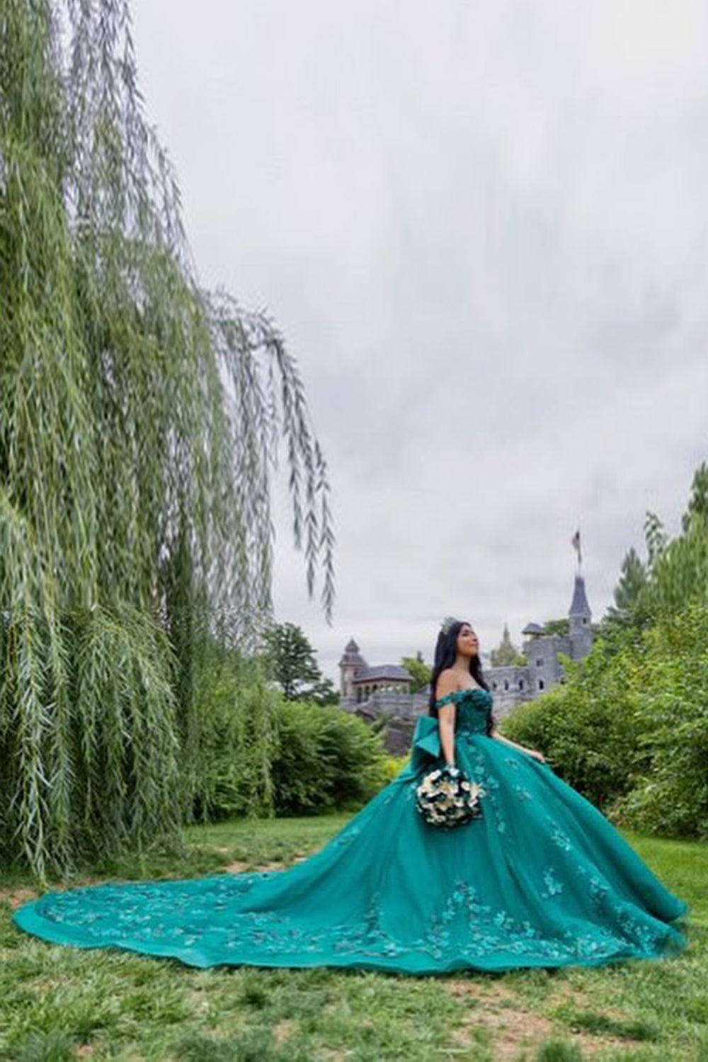 Off-the-Shoulder Peacock Green Ball Gown with Tulle Applique and Bow for Quinceanera