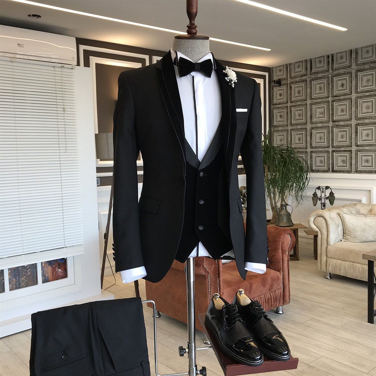 Derrick Classic Slim Fit Three-Piece Black Shawl Lapel Wedding Tuxedos for Grooms
