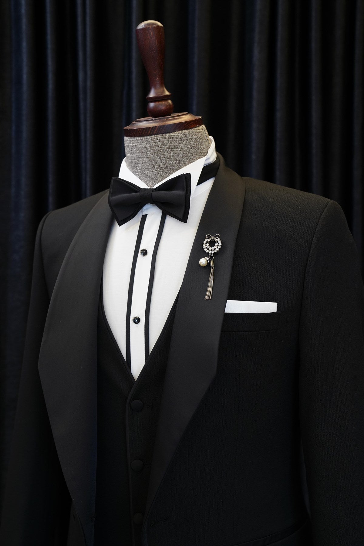 Fashion Black Shawl Lapel Three-Piece Wedding Suits