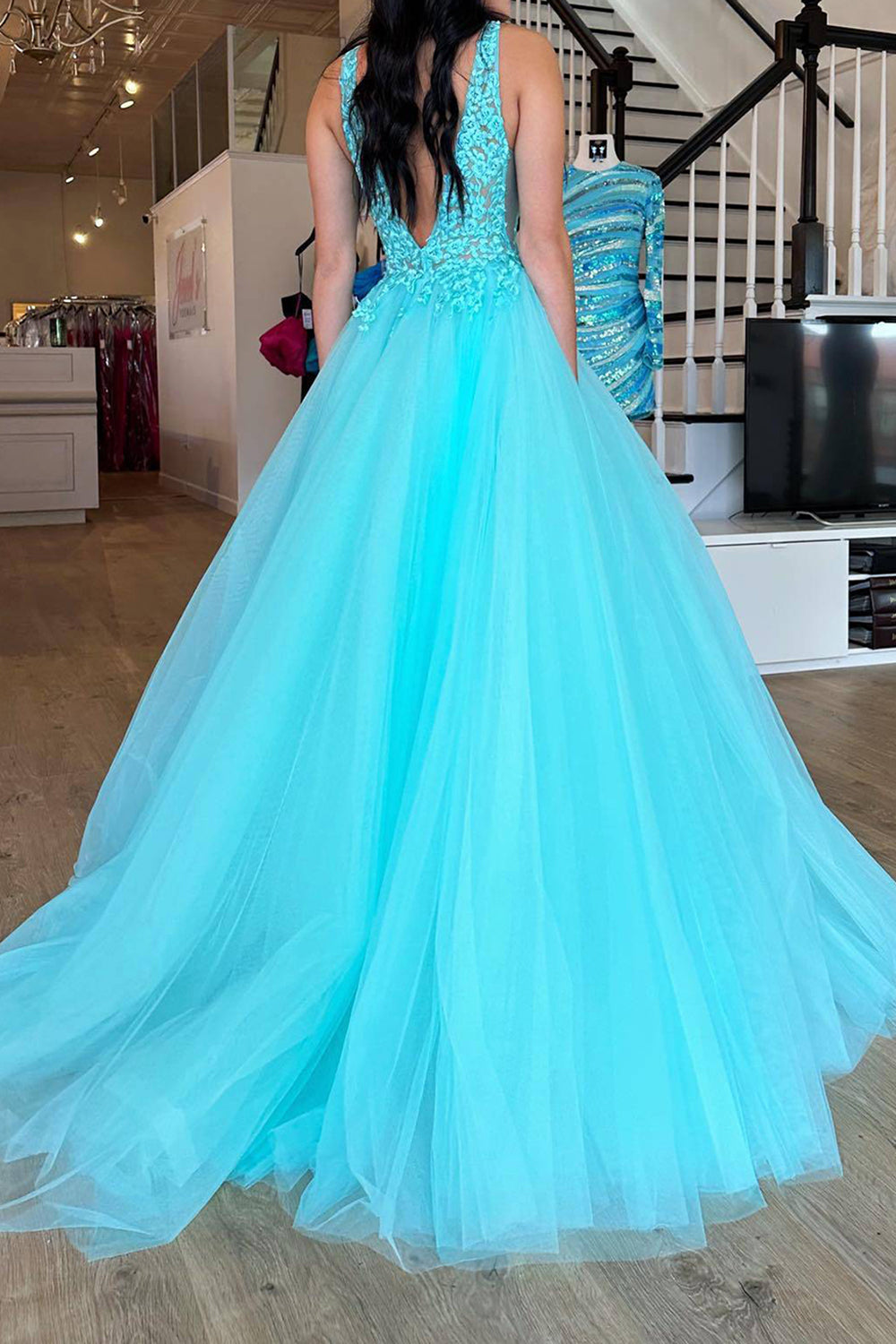 Elegant Purple V-Neck A-Line Long Prom Dress Featuring Appliques