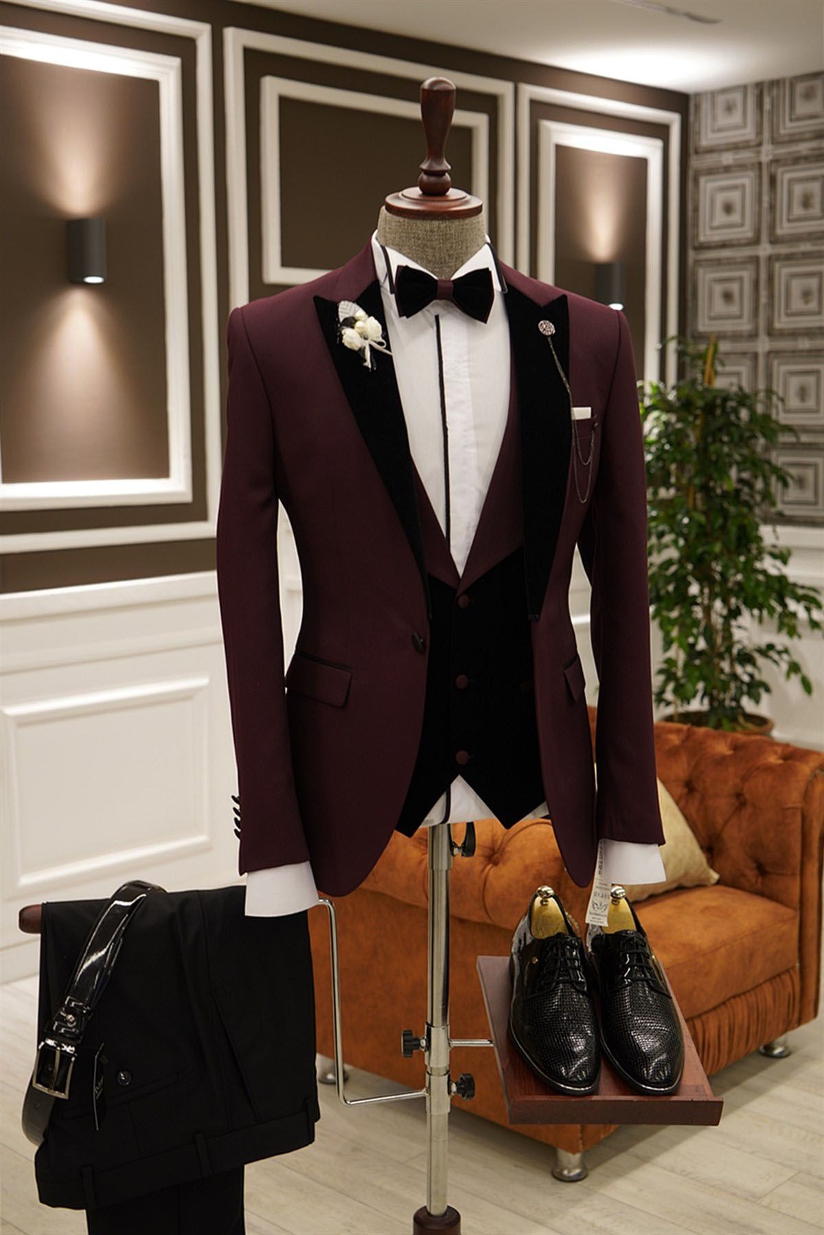 Stylish Burgundy Best Three-Piece Prom Suits with Peaked Lapel