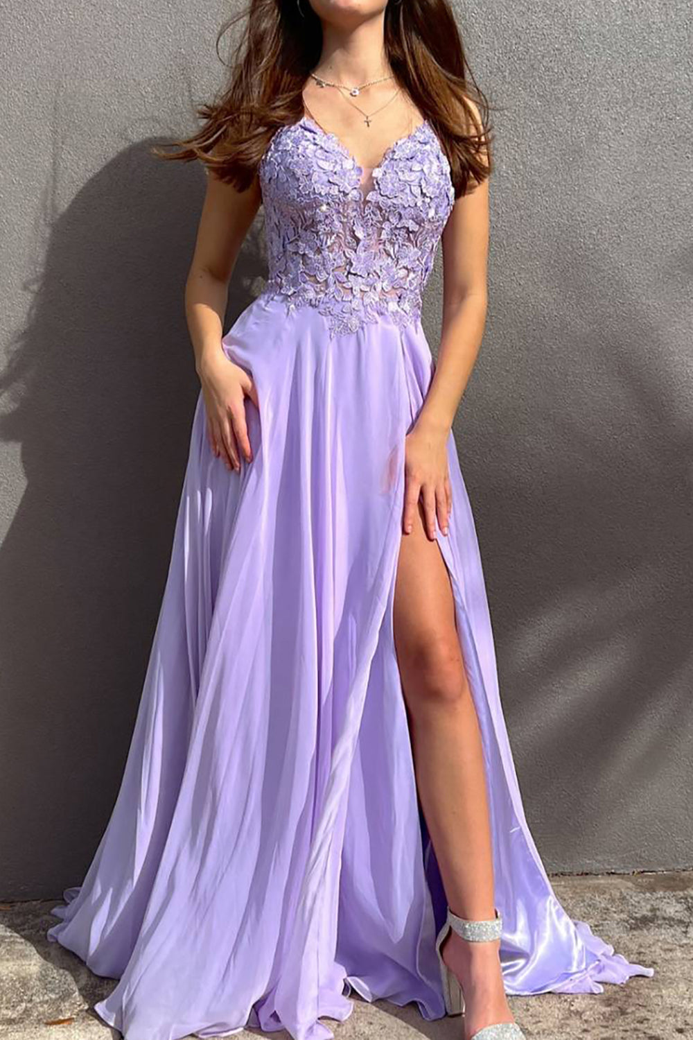 Elegant Purple A-Line Prom Dress with Spaghetti Straps and Appliques