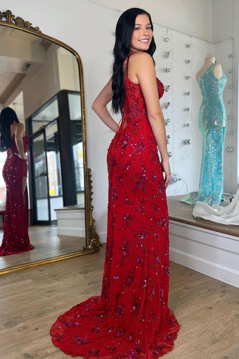 Elegant Red Mermaid Prom Dress with Stylish Spaghetti Straps and Front Split