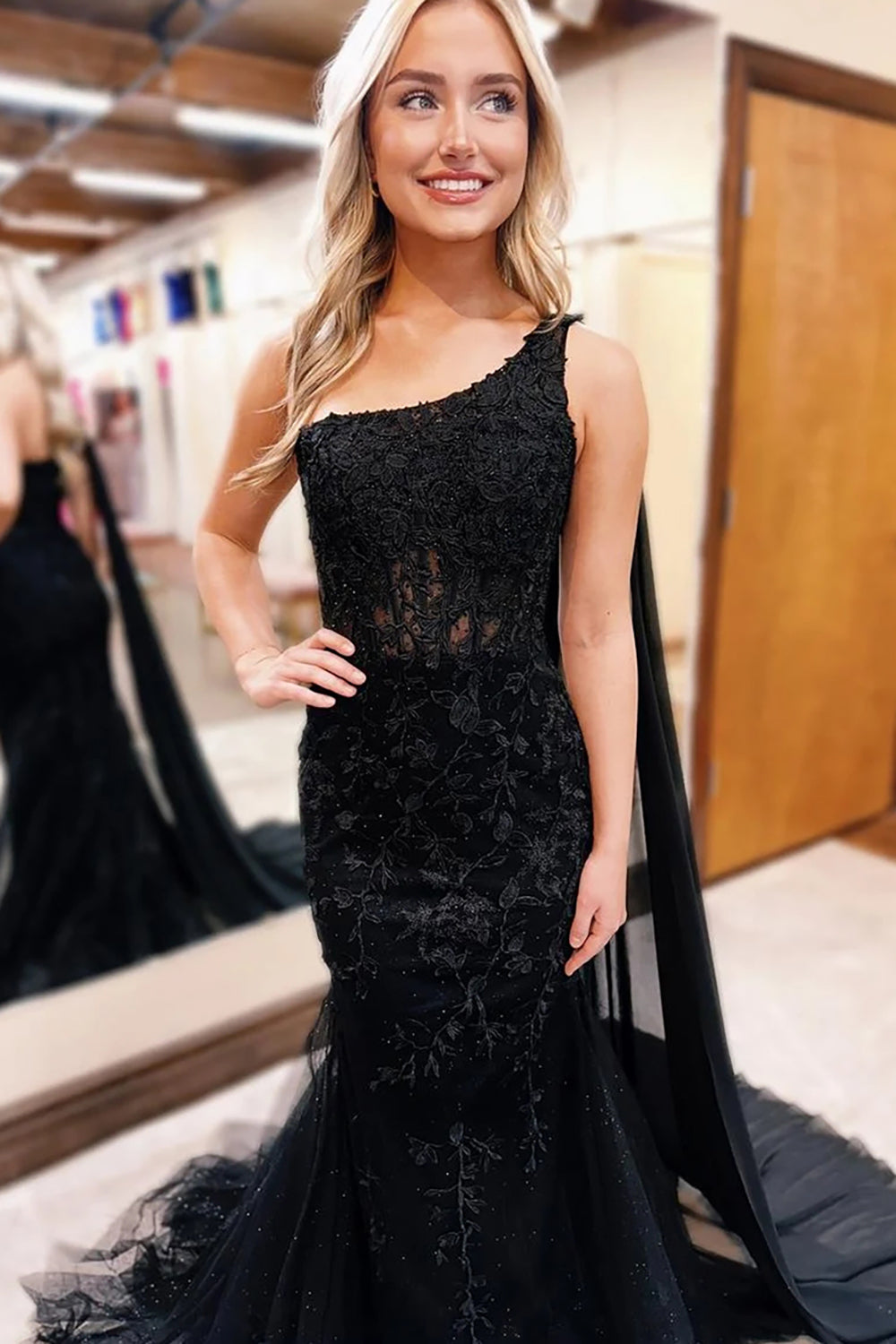 Long Black Corset Prom Dress in Tulle with One Shoulder Cape and Appliques