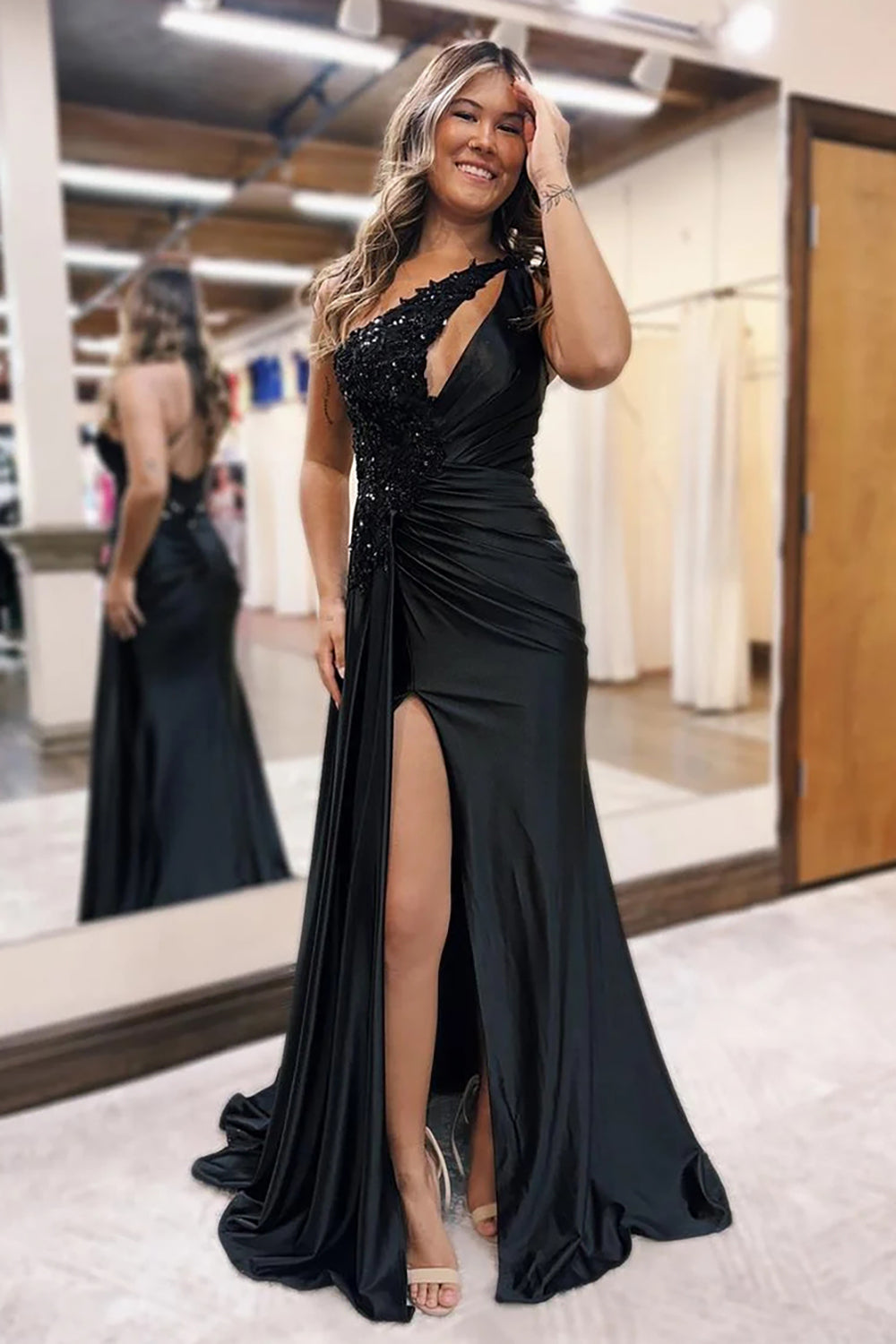 Long Black Mermaid Prom Dress in Satin with One Shoulder and Sequins