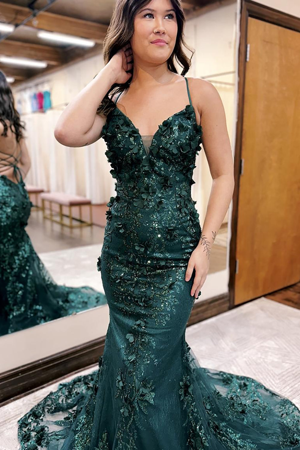 Long Prom Dress with Dark Green Spaghetti Straps Mermaid Cut and Open Back Appliques