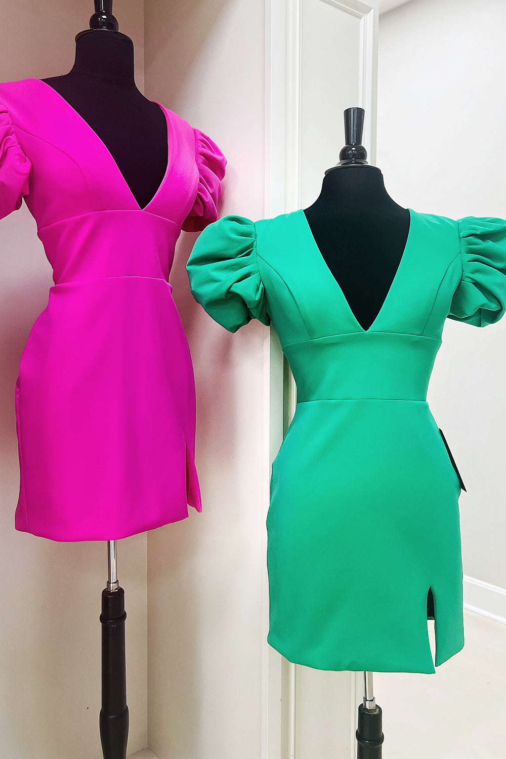 Simple Fuchsia V-Neck Short Sleeves Tight Short Homecoming Dress/Mini Dress