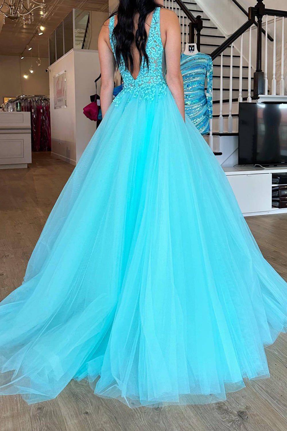 Elegant Purple V-Neck A-Line Long Prom Dress Featuring Appliques