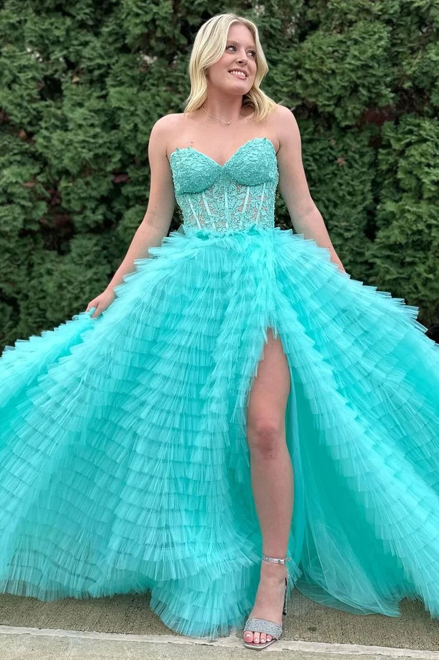Elegant Pink Sweetheart Corset A-Line Prom Dress Featuring Appliques