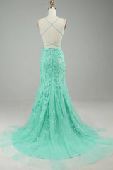 Long Prom Dress in Lilac with Mermaid Silhouette and Spaghetti Straps Featuring Appliques
