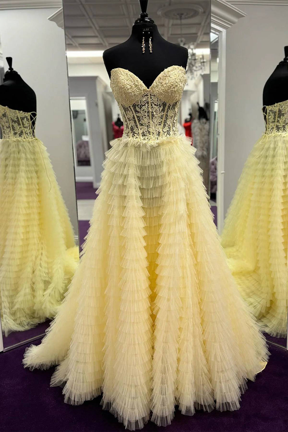 Elegant Pink Sweetheart Corset A-Line Prom Dress Featuring Appliques