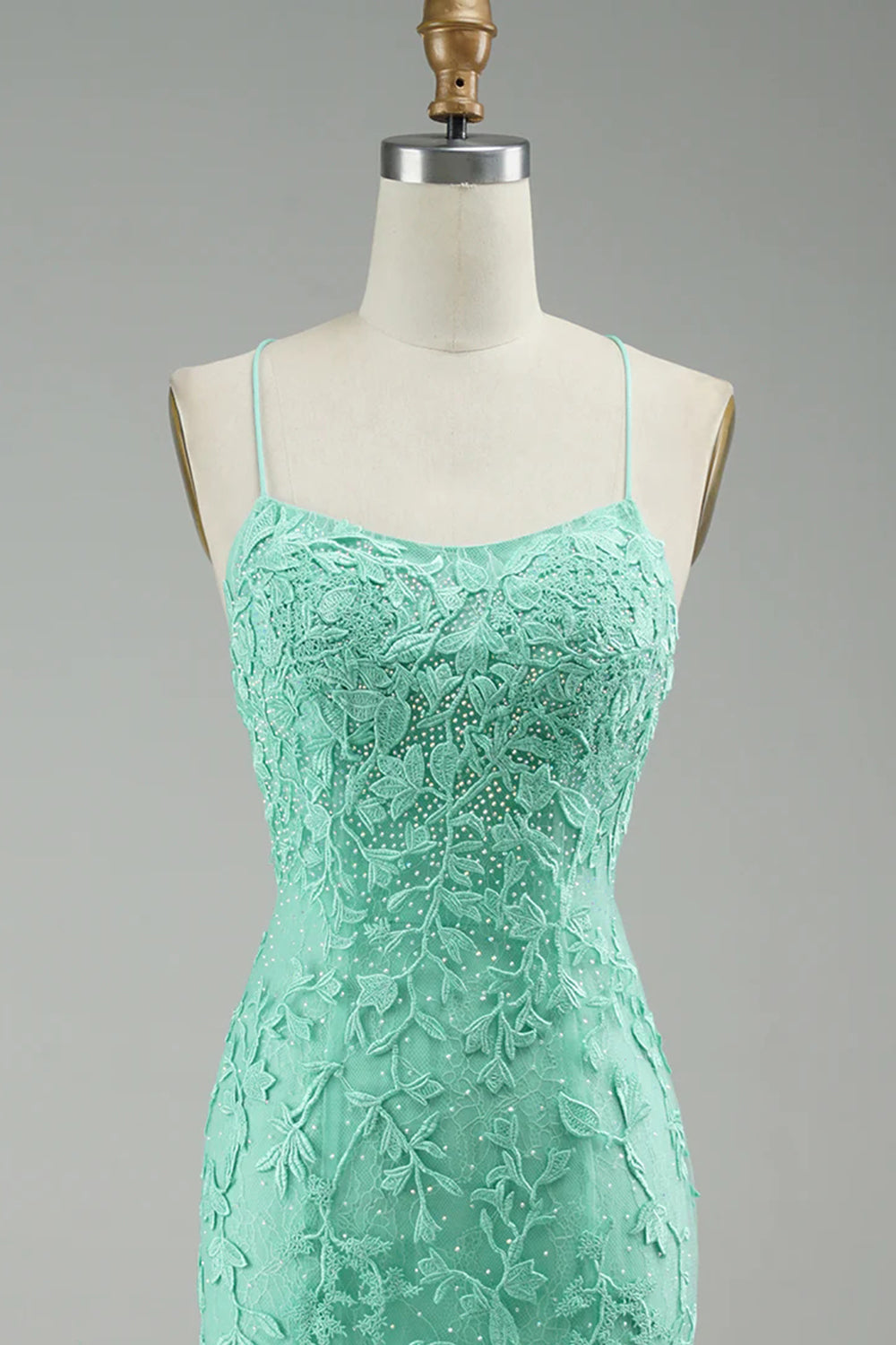 Long Prom Dress in Lilac with Mermaid Silhouette and Spaghetti Straps Featuring Appliques