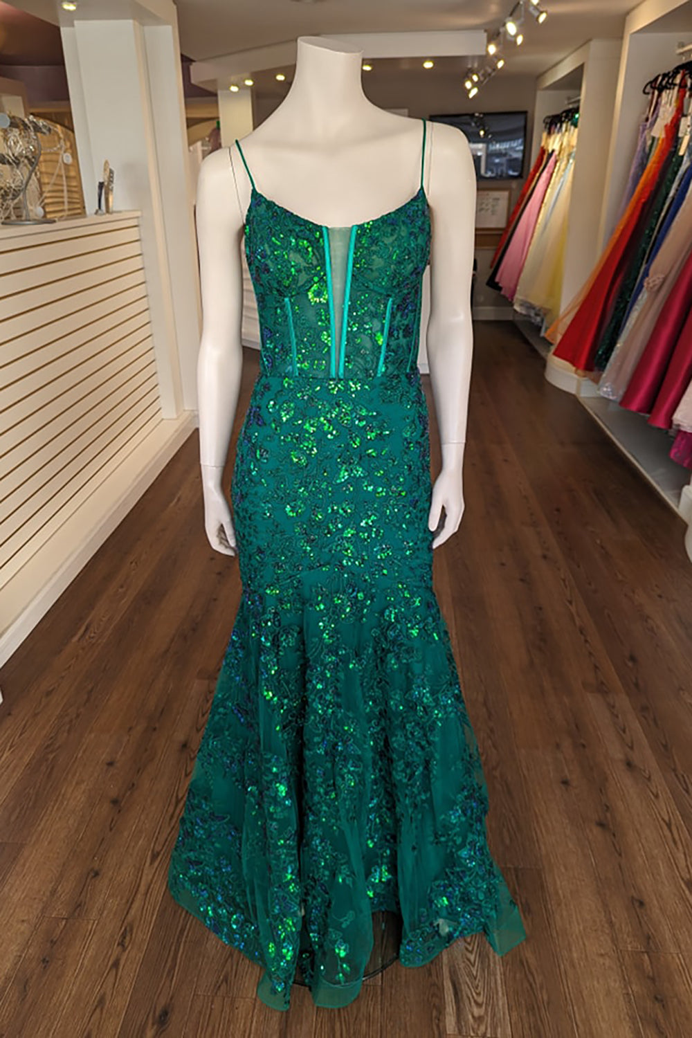 Elegant Dark Green Mermaid Prom Dress with Embroidered Spaghetti Straps