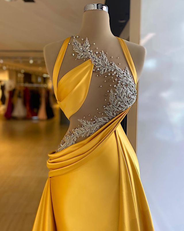Luxury Golden Halter Mermaid Appliques Evening Dress With Ruffle