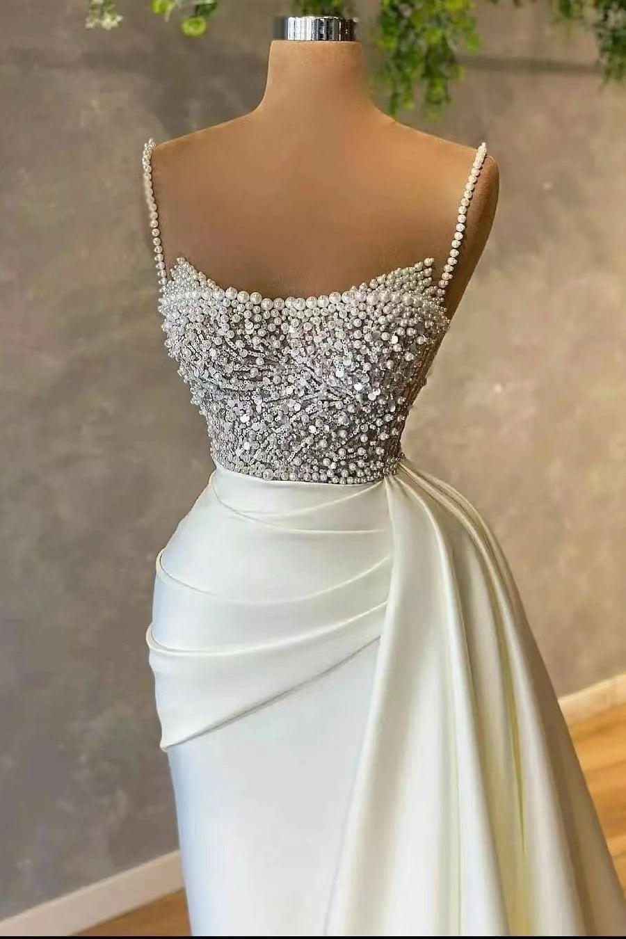 Spaghetti-Straps Elegant Pearl Mermaid Evening Dress With Sequins Pleat