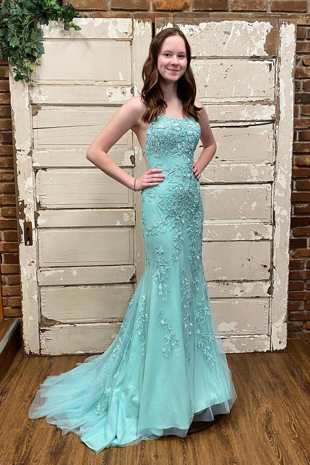 Long Prom Dress in Lilac with Mermaid Silhouette and Spaghetti Straps Featuring Appliques