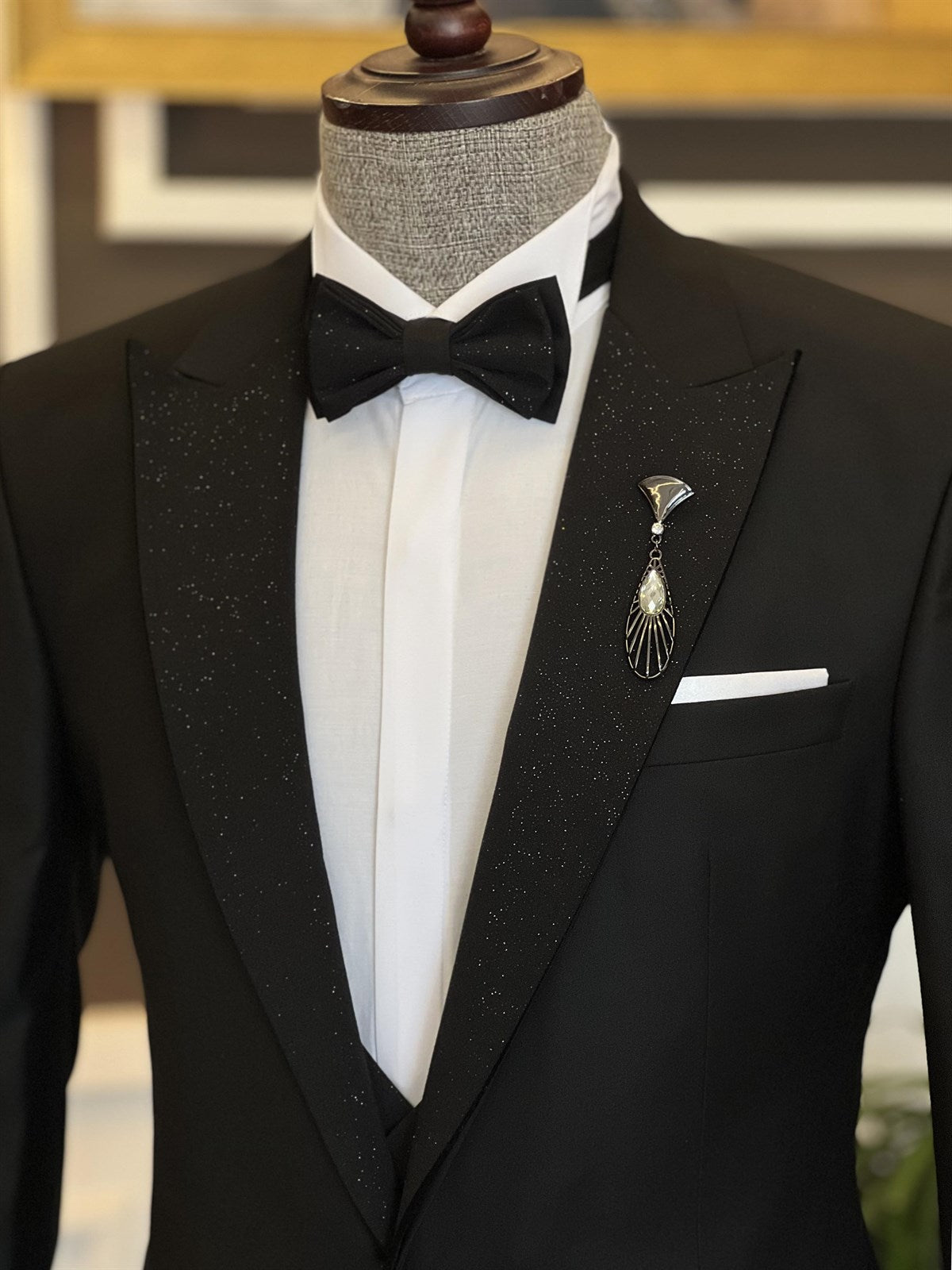 Chic Three-Piece Black Sparkle Peaked Lapel Wedding Men's Suits