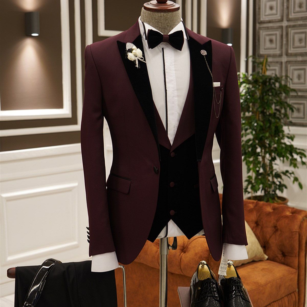Stylish Burgundy Best Three-Piece Prom Suits with Peaked Lapel
