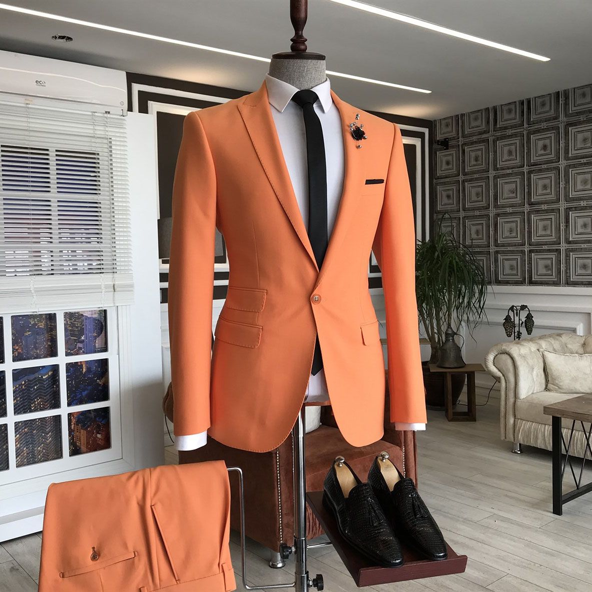 Shining Orange Peaked Lapel Three-Flap Homecoming Suit for Guys