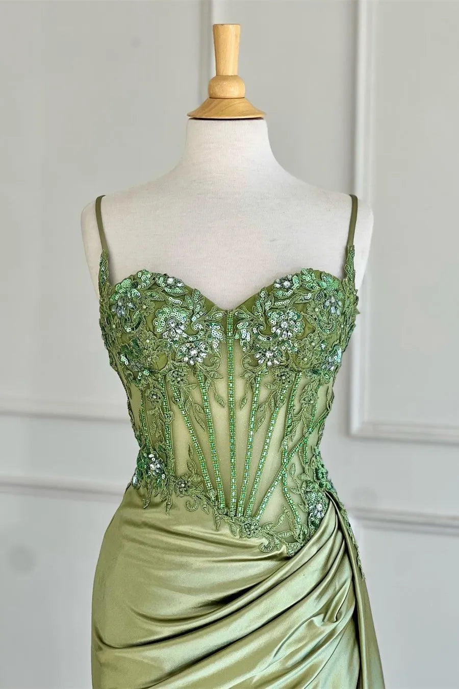 Elegant Silver Satin Mermaid Prom Dress with Spaghetti Straps and Appliques