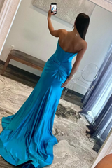 Elegant Red Satin Mermaid Prom Dress with Sweetheart Neckline and Front Split