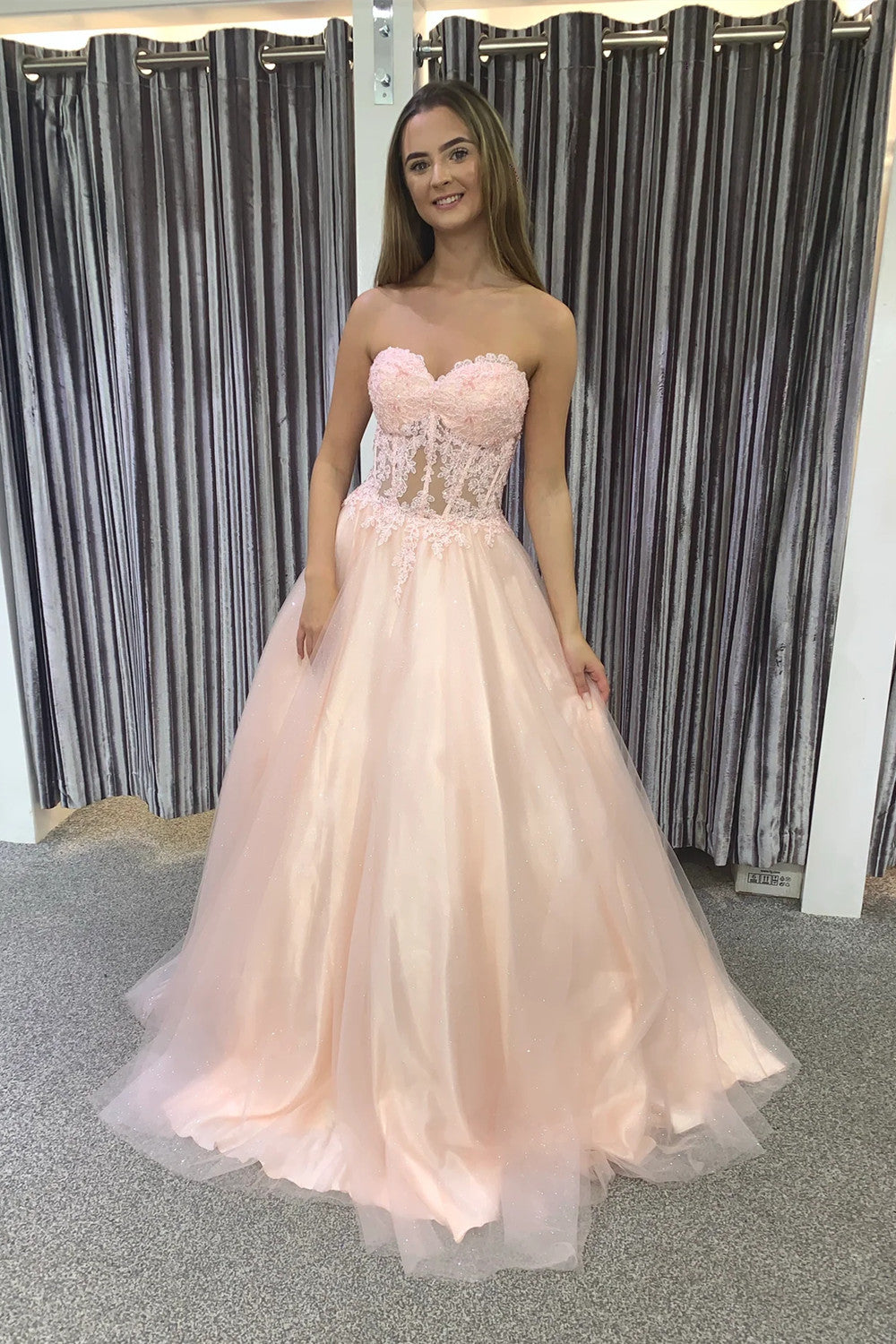 Sweetheart Pink A-Line Prom Corset Dress Featuring Appliques