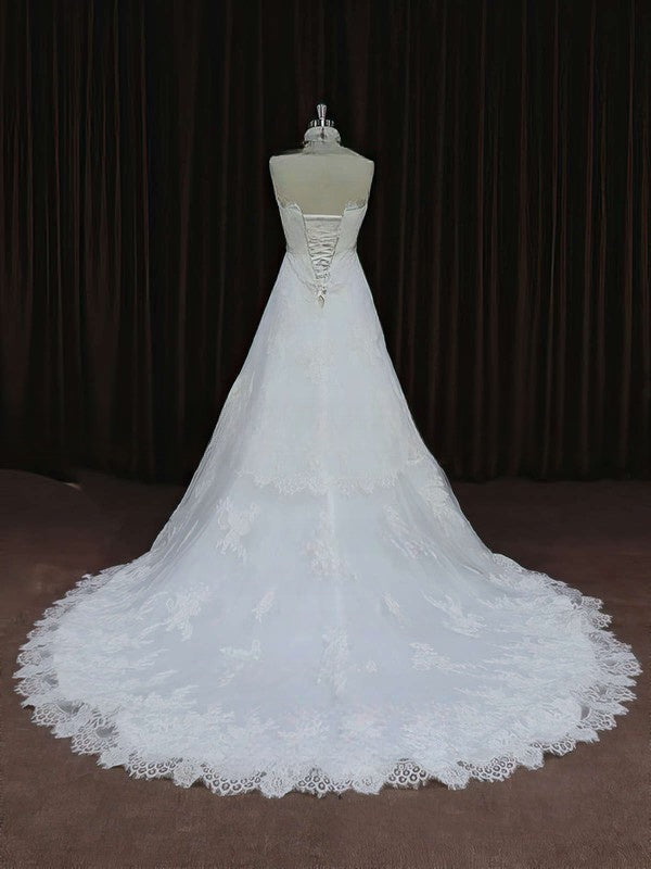 Elegant Ball Gown Wedding Dress with Straight Tulle Court Train and Appliques Lace