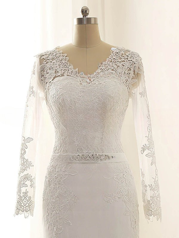 Elegant Trumpet/Mermaid V-neck Chiffon Sweep Train Wedding Dress with Appliques Lace