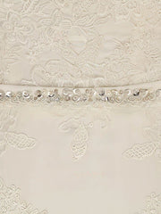 Elegant Trumpet/Mermaid V-neck Chiffon Sweep Train Wedding Dress with Appliques Lace