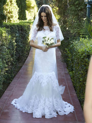 Gorgeous Trumpet/Mermaid Off-the-shoulder Tulle Wedding Dress with Appliques Lace