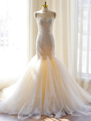 Glamorous Sweetheart Trumpet/Mermaid Wedding Dress with Appliques Lace and Tulle Court Train