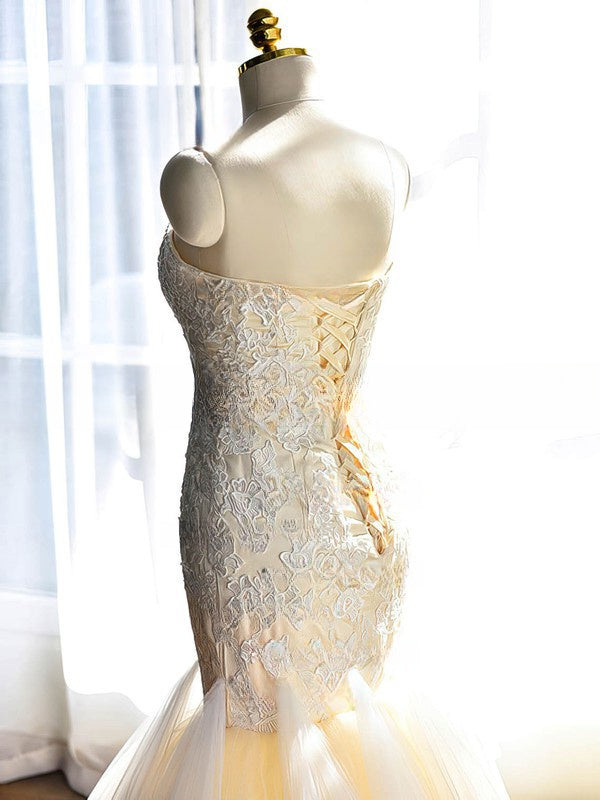 Glamorous Sweetheart Trumpet/Mermaid Wedding Dress with Appliques Lace and Tulle Court Train