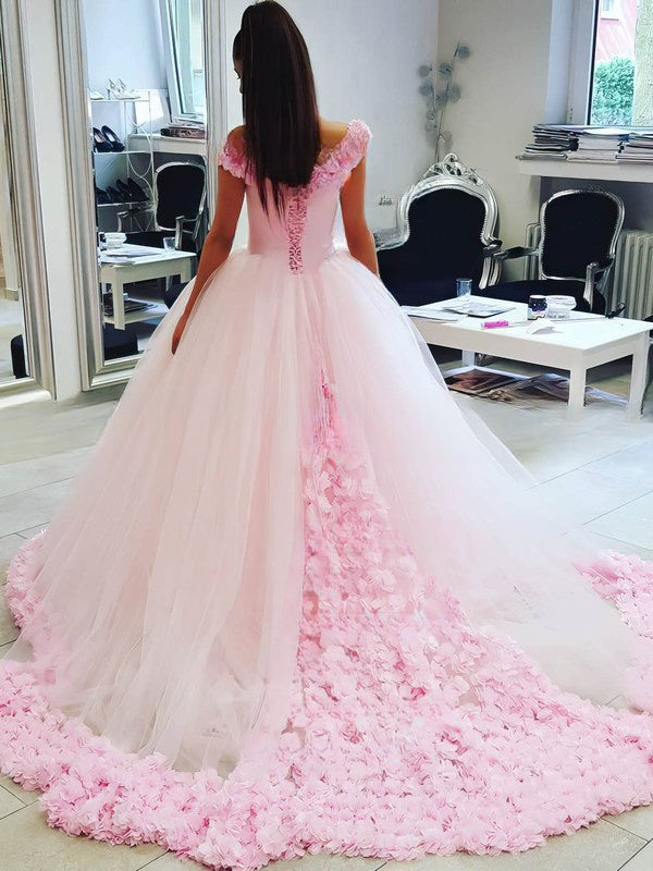 Off-the-shoulder Tulle Ball Gown Court Train Wedding Dress with Appliques Lace