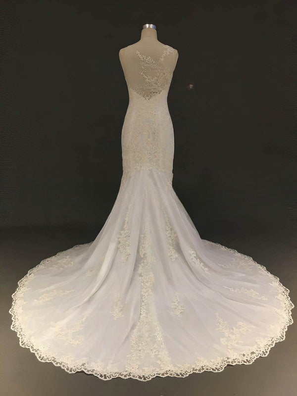 Luxurious Trumpet/Mermaid Illusion Tulle Court Train Wedding Dress With Appliques Lace