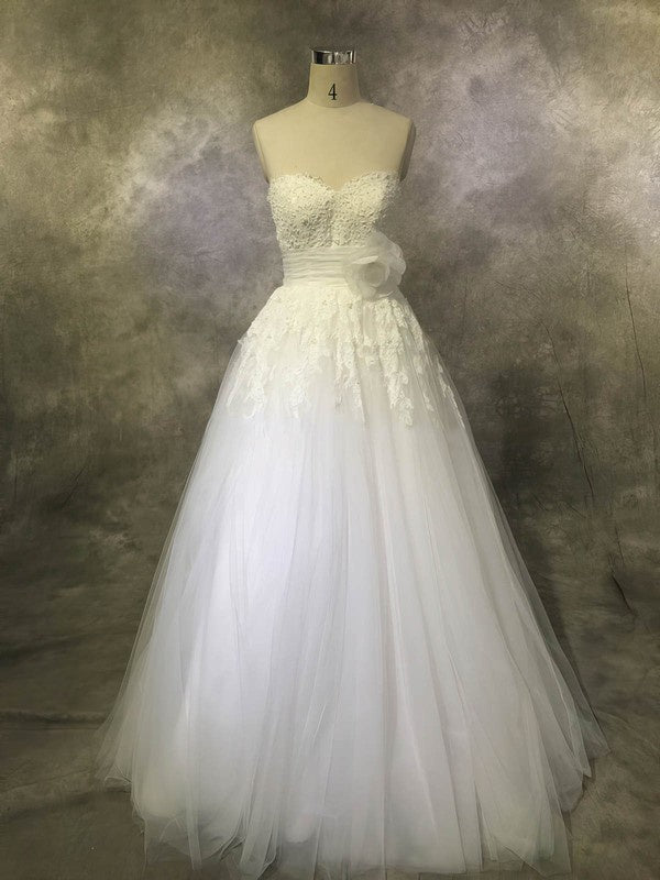Floor-length Ball Gown Sweetheart Wedding Dresses with Appliques Lace