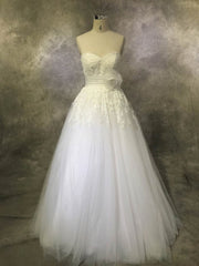 Floor-length Ball Gown Sweetheart Wedding Dresses with Appliques Lace