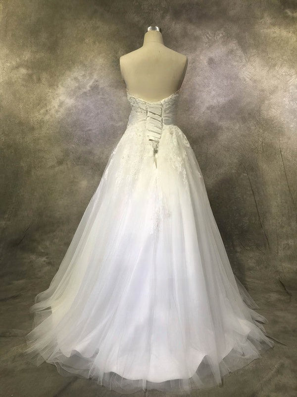 Floor-length Ball Gown Sweetheart Wedding Dresses with Appliques Lace