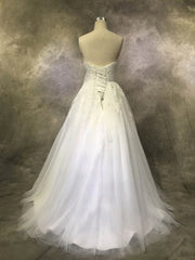 Floor-length Ball Gown Sweetheart Wedding Dresses with Appliques Lace