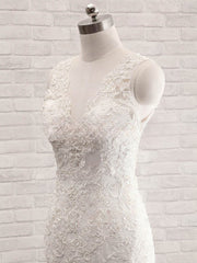 Mermaid V-neck Tulle Sweep Train Wedding Dress With Appliques Lace